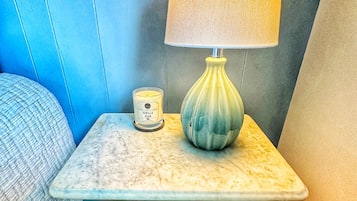 Room, 1 King Bed | Individually decorated, individually furnished, free WiFi, bed sheets