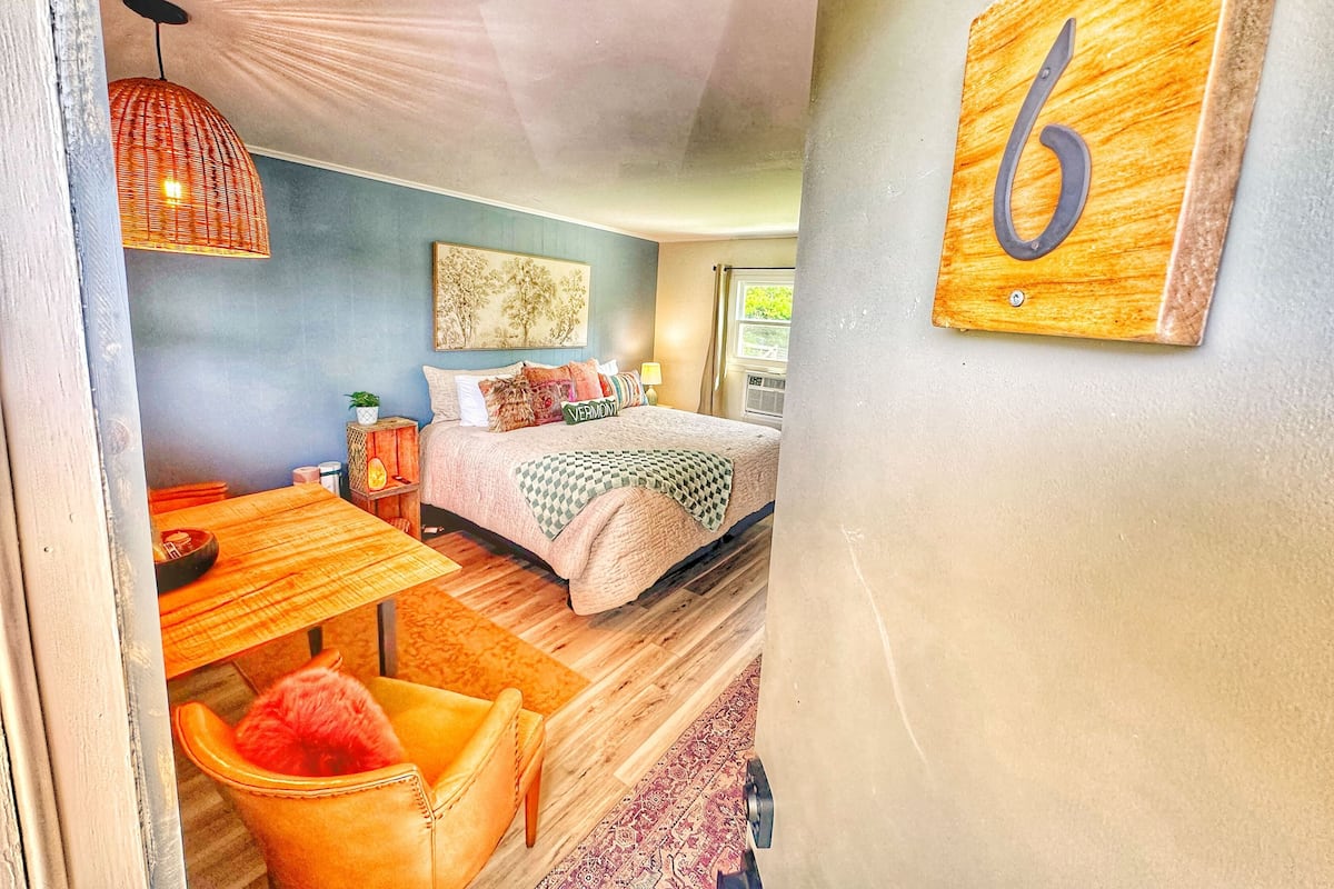 Camera, 1 letto king | Con stile personalizzato, con arredamento individuale, Wi-Fi gratuito