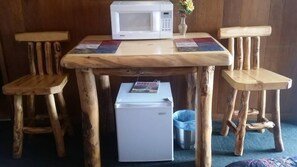 Doppelzimmer, 2 Doppelbetten | Bügeleisen/Bügelbrett, Zustellbetten, kostenloses WLAN, Bettwäsche