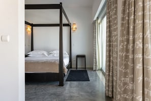 Desk, laptop workspace, blackout curtains, free WiFi - Hotel Solar Dos Mascarenhas (Vila Vicosa)