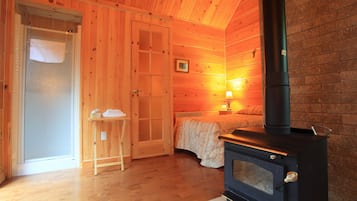 1 bedroom, desk, soundproofing, free WiFi