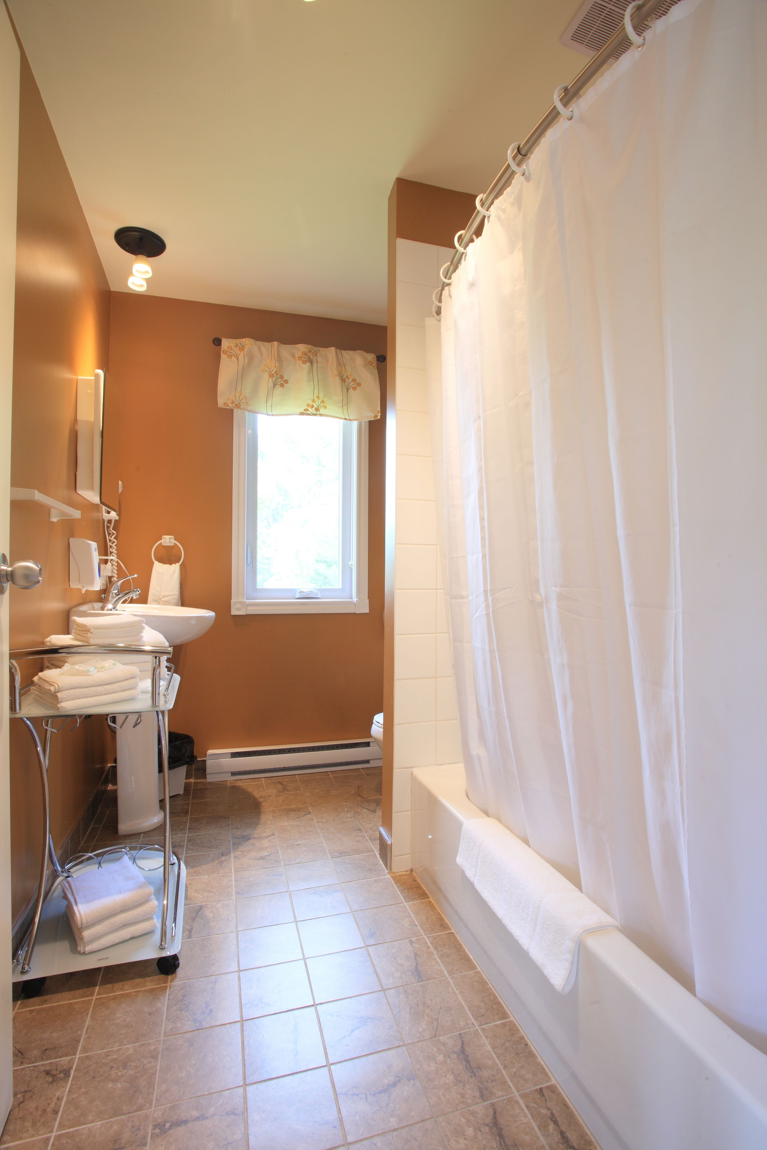 family chalet, 2 bedrooms, kitchen | bathroom | free toiletries, hair dryer, towels