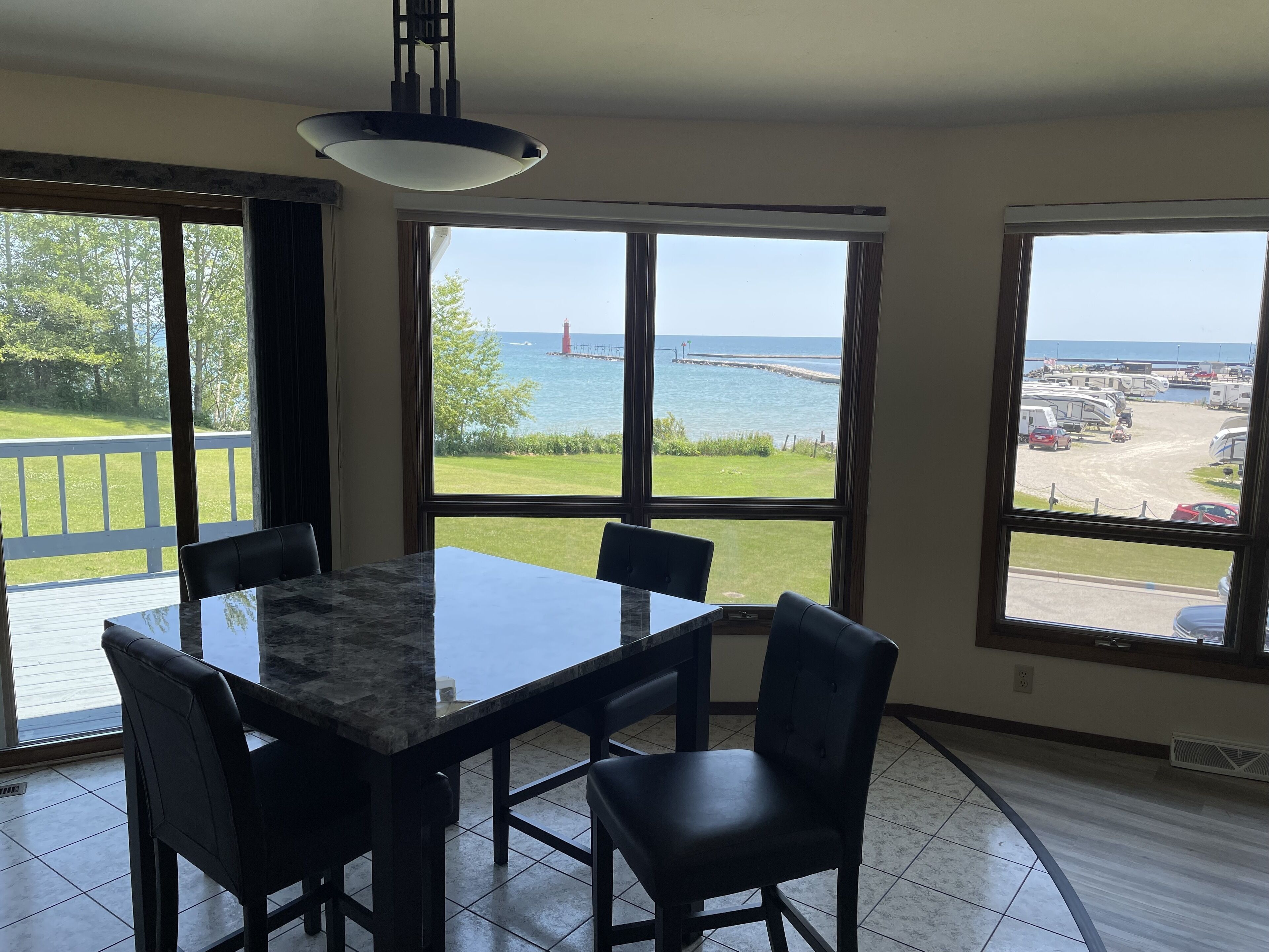 suite | in-room dining