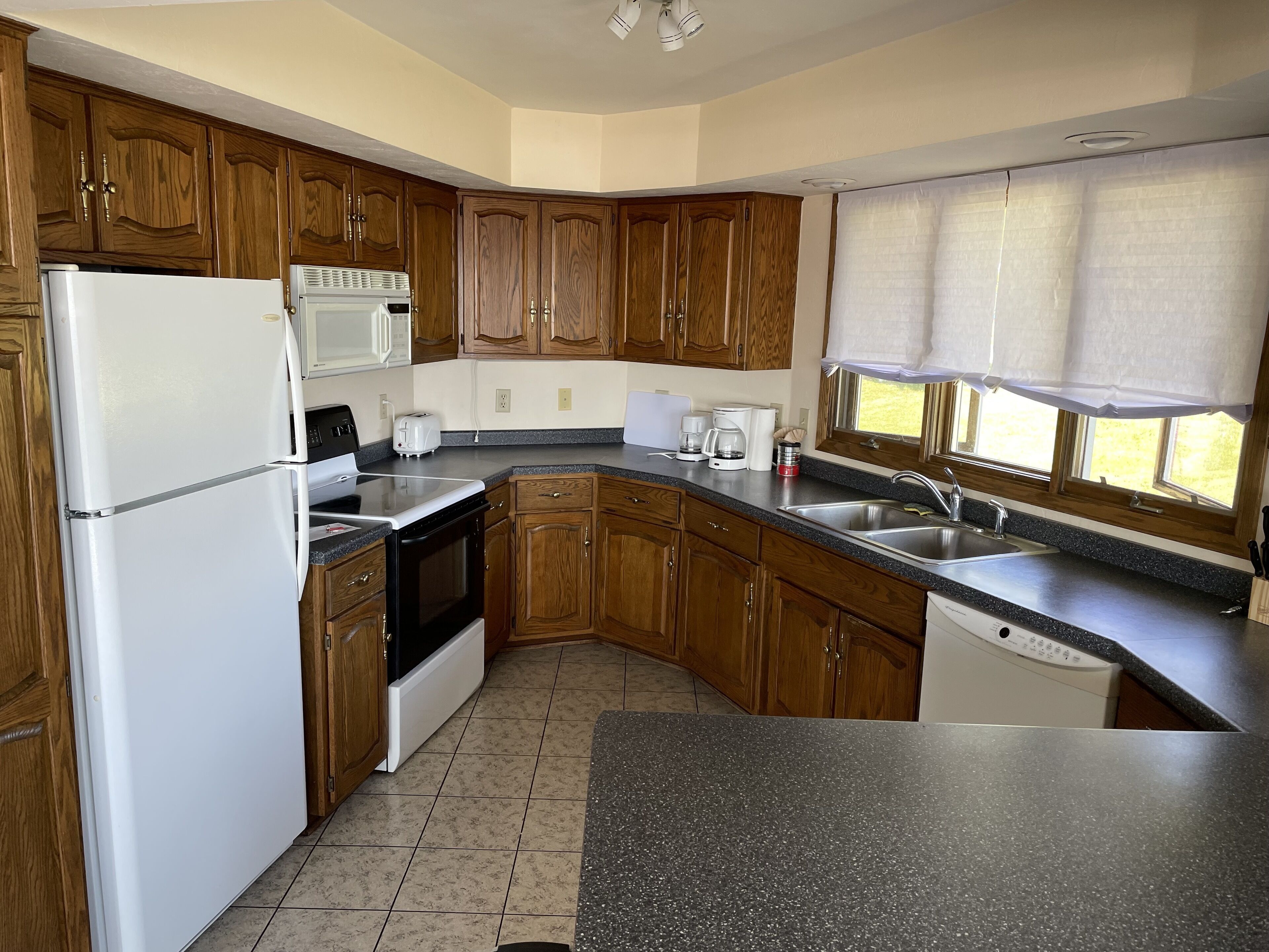 suite | private kitchen | mini-fridge, microwave, coffee/tea maker