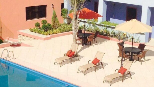 Outdoor pool - Le Monte Cristo Hotel & Suites (Tabarre)