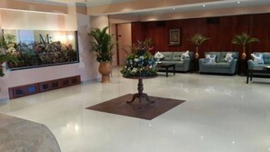 Lobby sitting area - Le Monte Cristo Hotel & Suites (Tabarre)