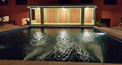 Le Monte Cristo Hotel & Suites