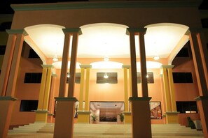 Front of property - Le Monte Cristo Hotel & Suites (Tabarre)