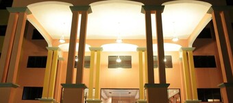 Le Monte Cristo Hotel & Suites