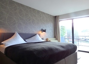 Premium bedding, desk, free WiFi, bed sheets - Niteroom Boutiquehotel (Duisburg)