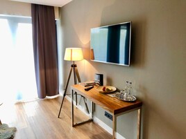 高档床上用品、办公桌、婴儿床、折叠床/加床（额外收费）