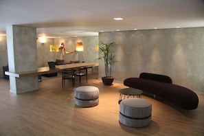 Lobby sitting area - Vista Inn Express Contagem (Contagem)