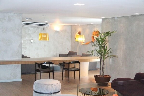 Lobby sitting area - Vista Inn Express Contagem (Contagem)