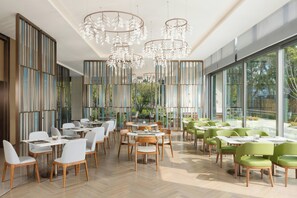 2 restaurants, breakfast, lunch, dinner served; international cuisine - Element Suzhou Science and Technology Town (Suzhou)