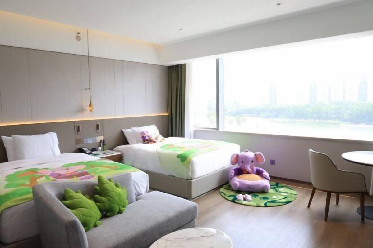 1 bedroom, premium bedding, down comforters, in-room safe