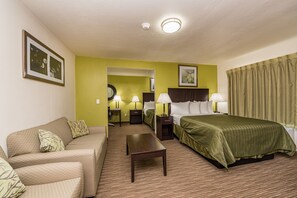 Deluxe Room, 2 Queen Beds, Kitchen | Premium bedding, down comforters, Tempur-Pedic beds, desk - Sundowner Motel (Sequim)
