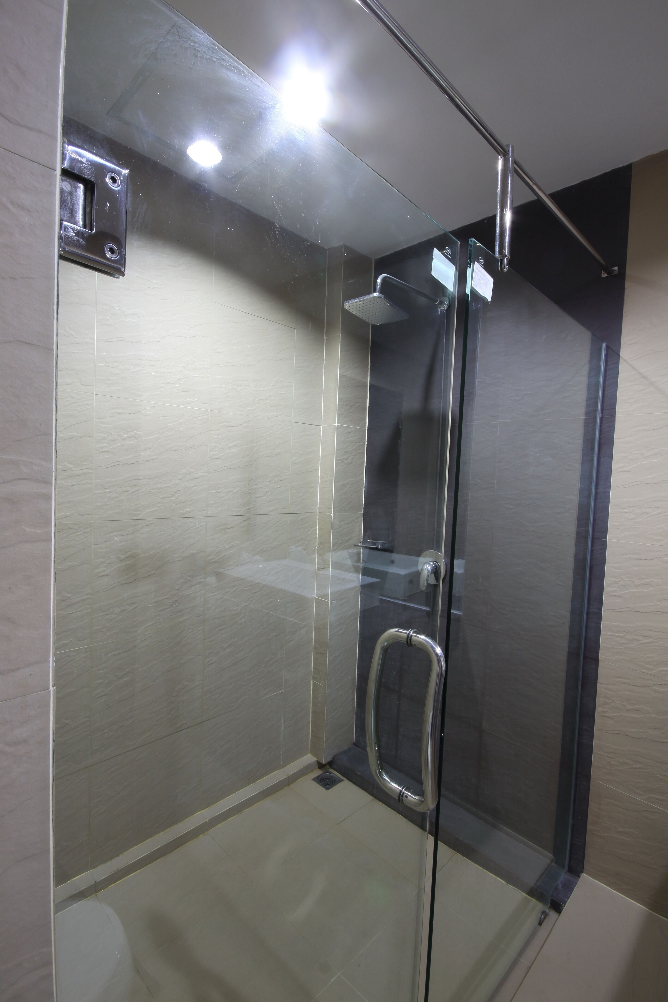 superior double bed | bathroom | shower, free toiletries, towels