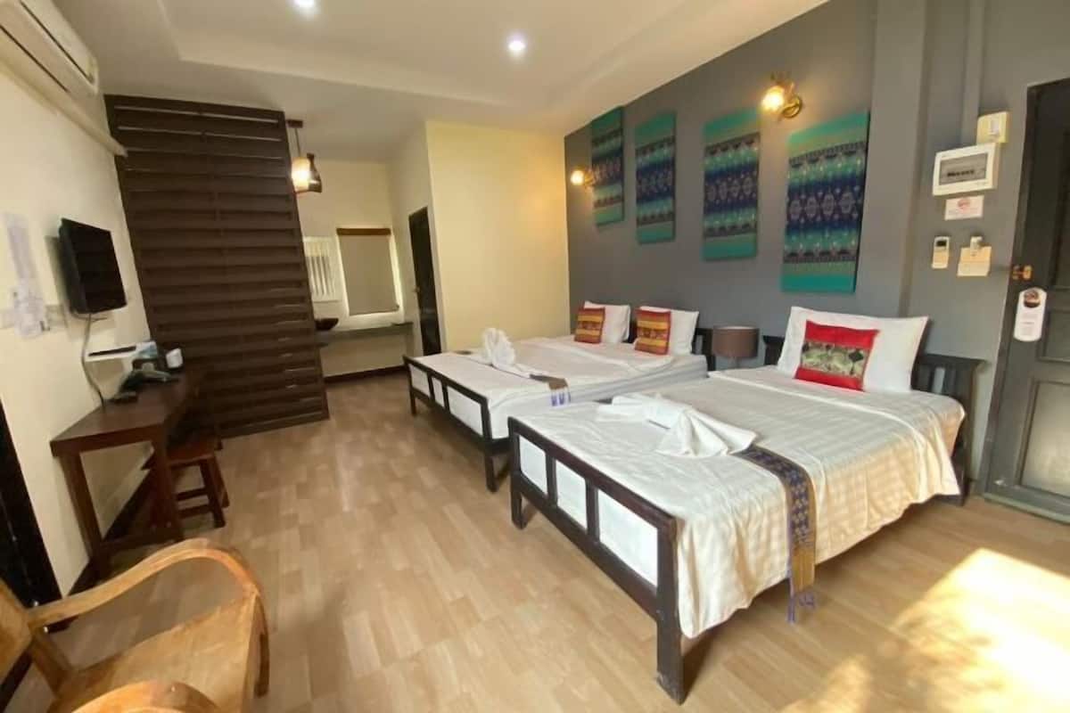 Desk, rollaway beds, free WiFi