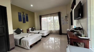 Bungalow Twin Bed | Desk, rollaway beds, free WiFi