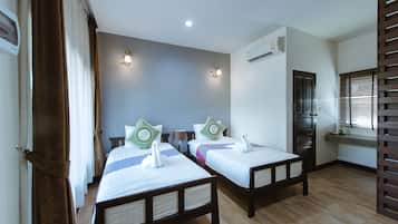 Standard Room / Twin Bed | Bureau, lits pliants/supplémentaires, Wi-Fi gratuit