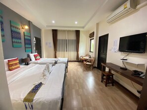 Triple Room  | Bureau, lits pliants/supplémentaires, Wi-Fi gratuit