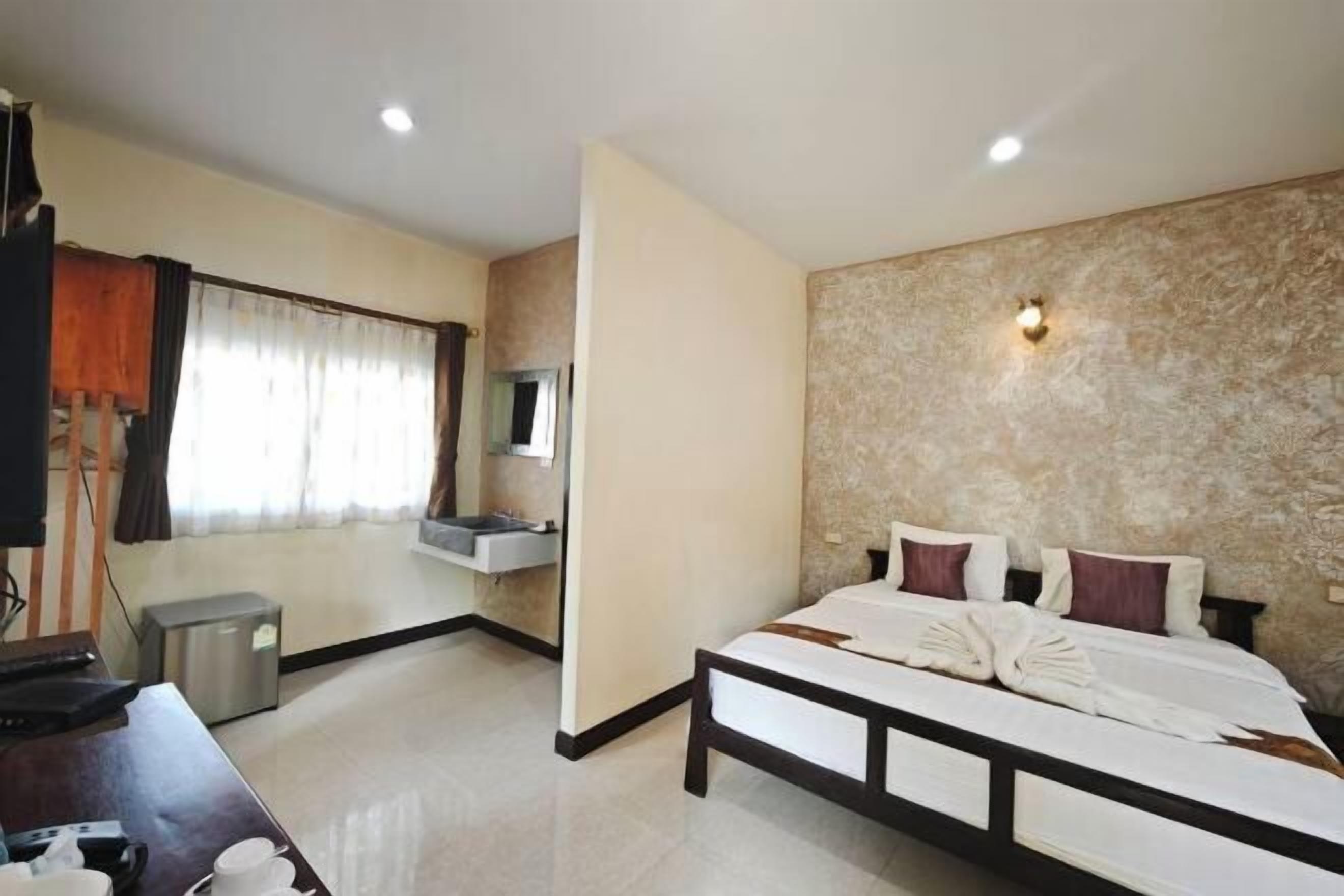 مكتب وأسرّة قابلة للطي وواي فاي مجانًا