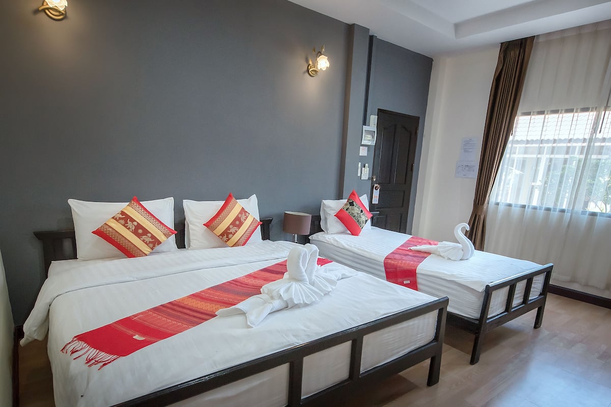 Triple Room | Desk, rollaway beds, free WiFi