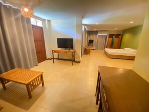 Bureau, rideaux occultants, Wi-Fi gratuit, draps fournis