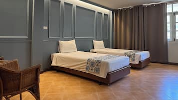 Deluxe Room | Meja, langsir/tirai gelap terus, Wi-fi percuma, cadar katil