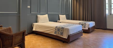 Deluxe Room | Desk, blackout drapes, free WiFi, bed sheets
