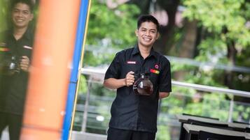 Breakfast, lunch, dinner served; Indonesian cuisine