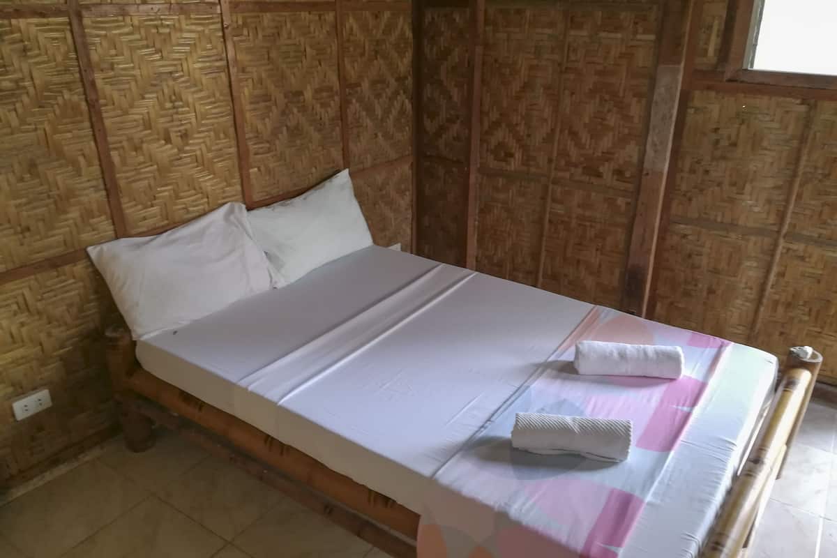 traditional cottage, 1 queen bed, sea view | bed sheets