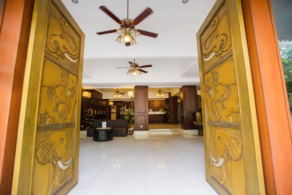 Property entrance - Chiang Roi 7 Days Inn (Chiang Mai)