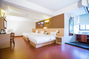 Tripla Standard (3 Single beds Only) | Una scrivania, insonorizzazione, Wi-Fi gratuito