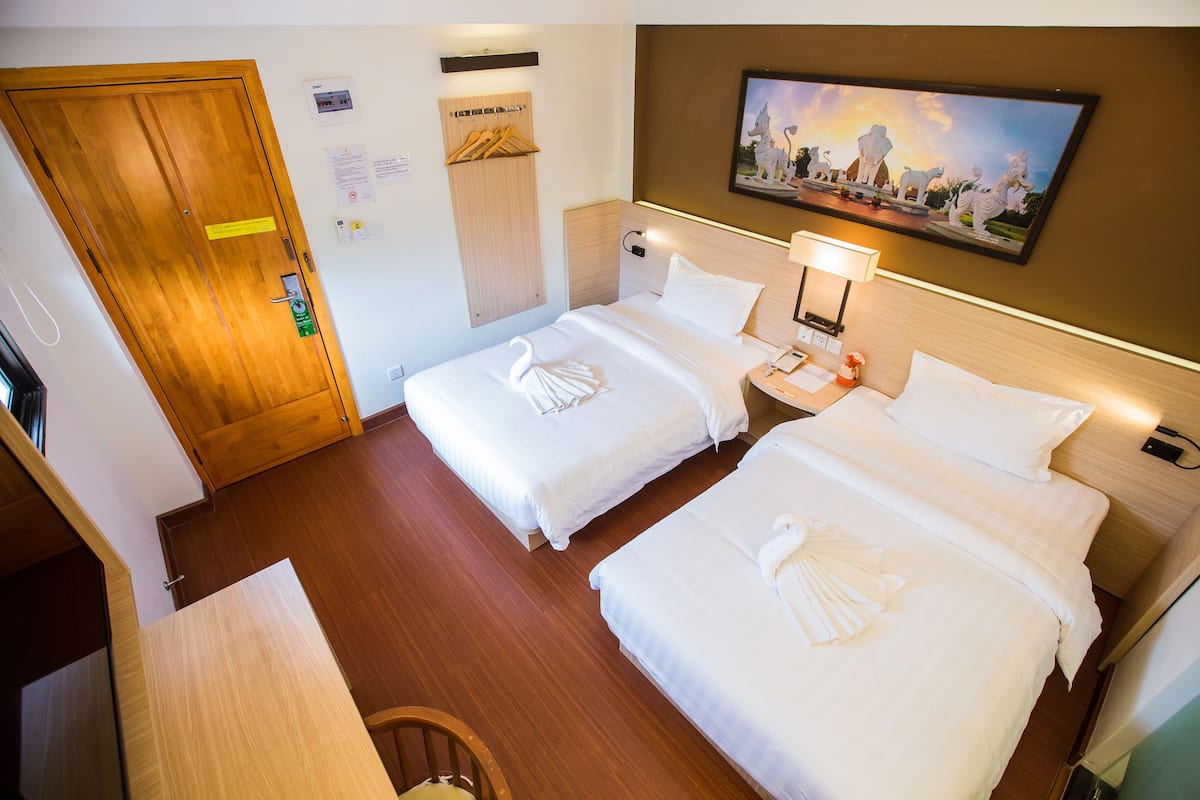 2 bedrooms, desk, soundproofing, free WiFi