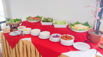 Daily cooked-to-order breakfast for a fee