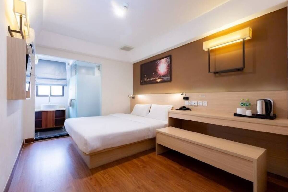 Standard Double Room | Desk, soundproofing, WiFi (free)