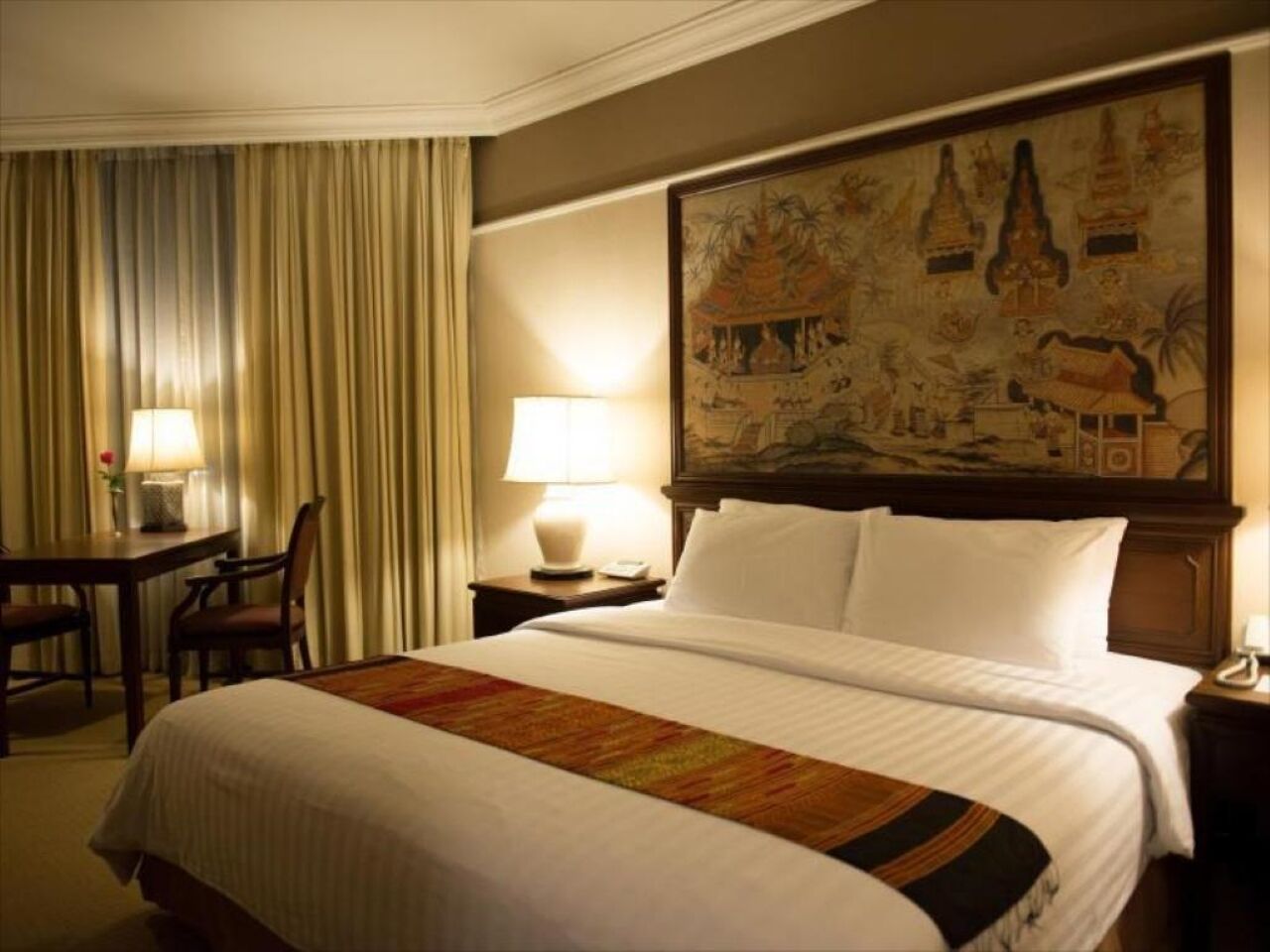 Roupas de cama premium, frigobar, escrivaninha, Wi-Fi de cortesia