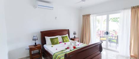 Superior Room, 1 Bedroom, Garden View, Garden Area | In-room safe, iron/ironing board, free WiFi