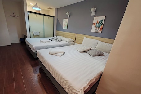 Family Room | Desk, free WiFi. Hotel 18, Ipoh Aeon Mall