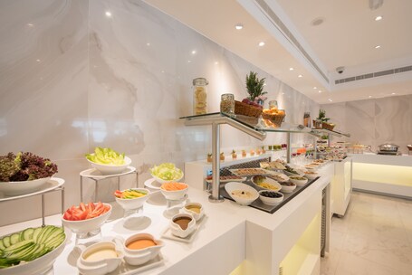 Hawthorn Suites by Wyndham Abu Dhabi City Centre - Image 8