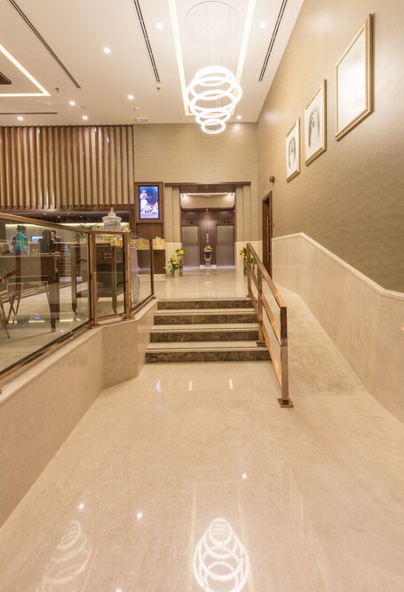 Hawthorn Suites by Wyndham Abu Dhabi City Centre - Image 17