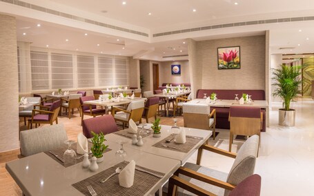 Hawthorn Suites by Wyndham Abu Dhabi City Centre - Image 50