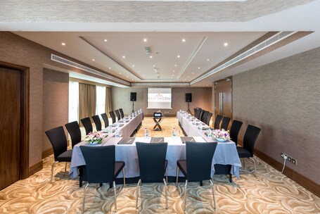 Hawthorn Suites by Wyndham Abu Dhabi City Centre - Image 11