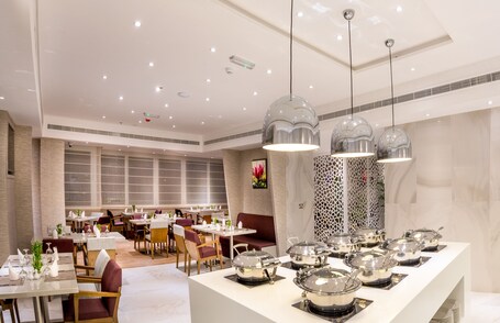 Hawthorn Suites by Wyndham Abu Dhabi City Centre - Image 48