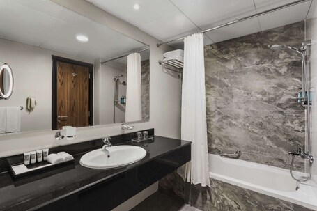 Hawthorn Suites by Wyndham Abu Dhabi City Centre - Image 39