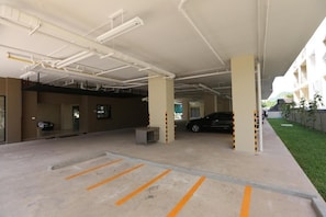 Free self parking - Naka Residence (Wichit)