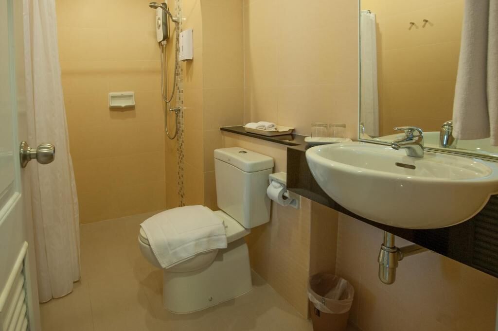 shower, towels, soap, shampoo