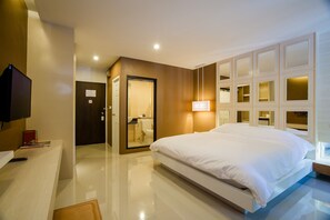 Standard Double Room, Non Smoking | In-room safe, desk, soundproofing, rollaway beds - Naka Residence (Wichit)
