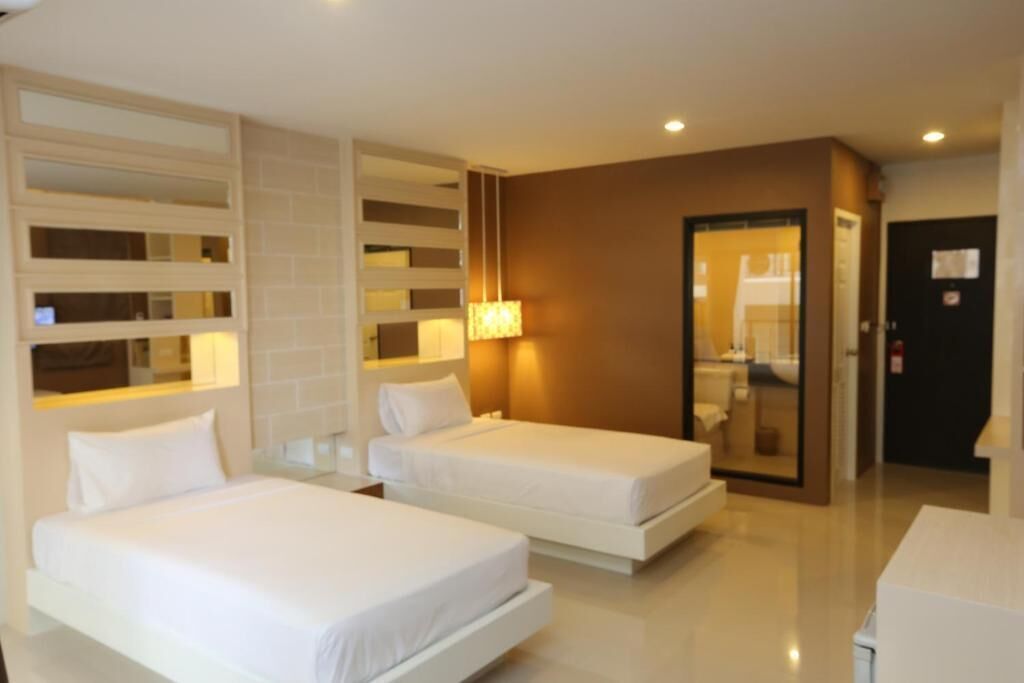 in-room safe, desk, soundproofing, rollaway beds